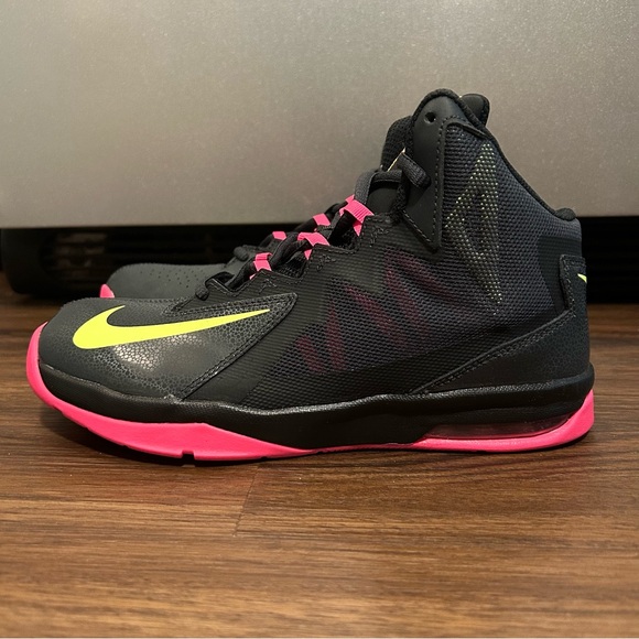 Nike Basketball Shoes NWOT - Picture 1 of 7